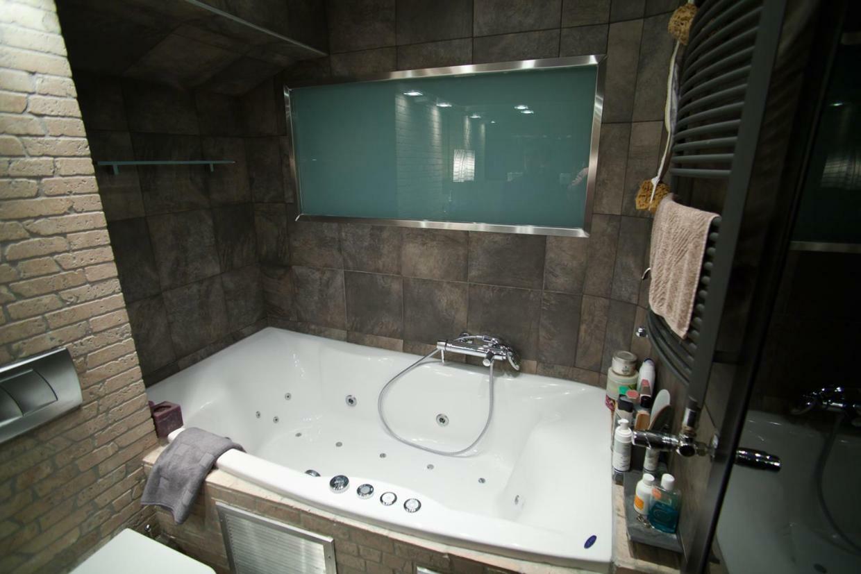 Deluxe Boutique Suite , Jacuzzi, Private Parking, Fireplace เทสซาโลนิกิ ภายนอก รูปภาพ