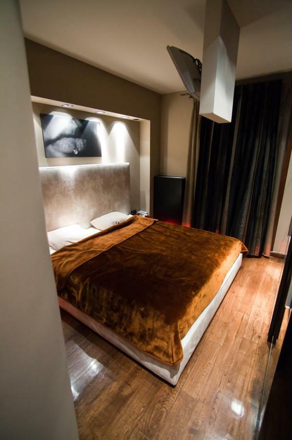 Deluxe Boutique Suite , Jacuzzi, Private Parking, Fireplace เทสซาโลนิกิ ภายนอก รูปภาพ