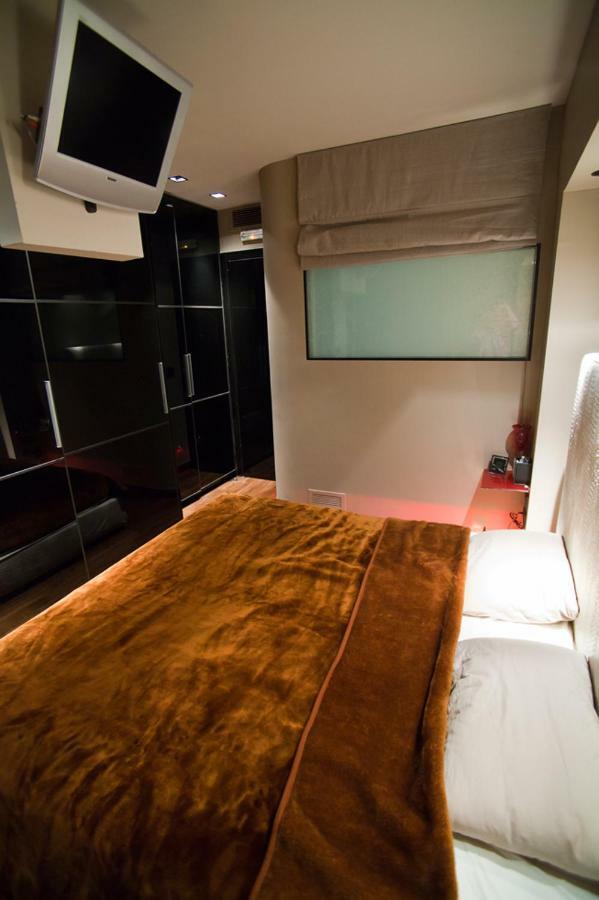 Deluxe Boutique Suite , Jacuzzi, Private Parking, Fireplace เทสซาโลนิกิ ภายนอก รูปภาพ